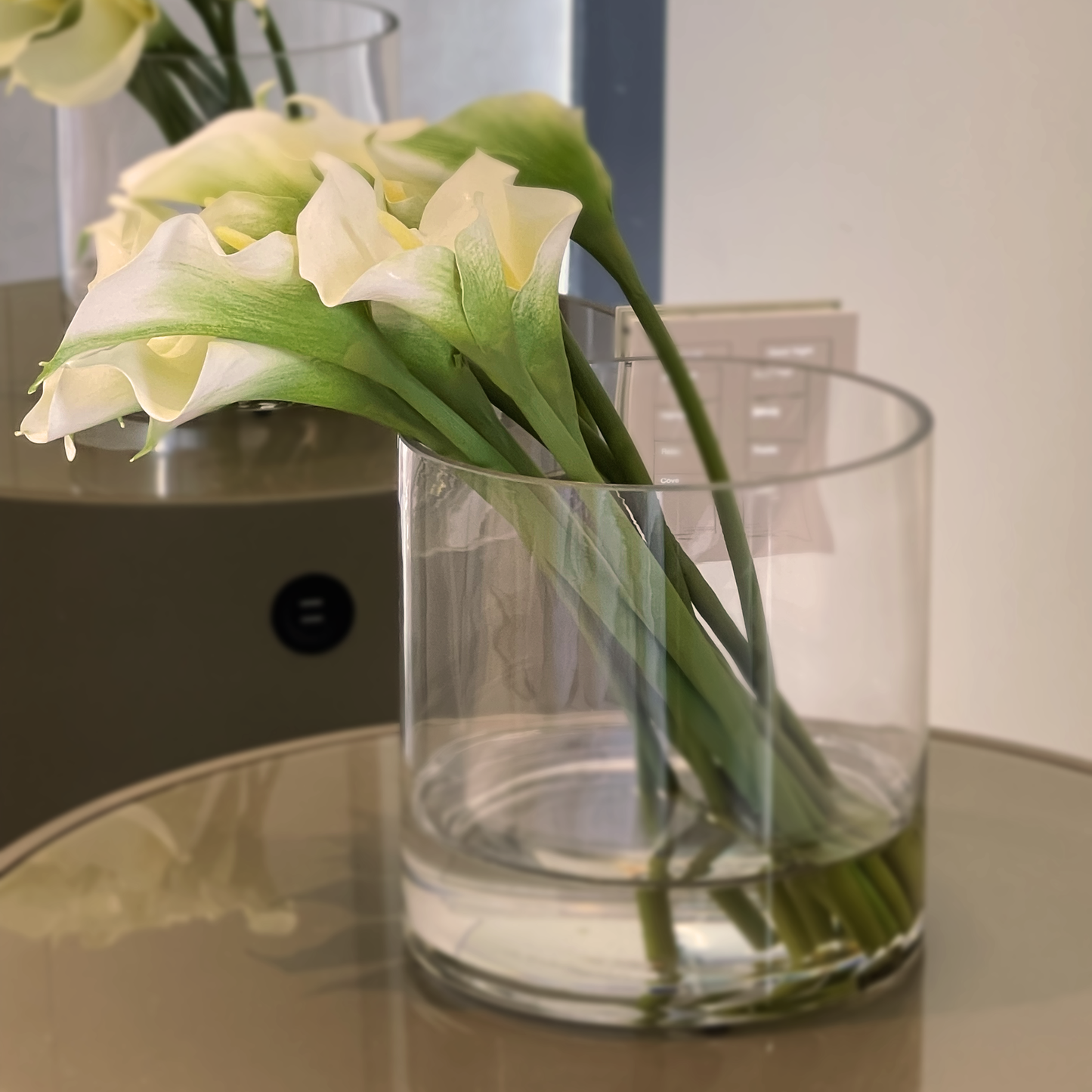 White Callas Cylinder
