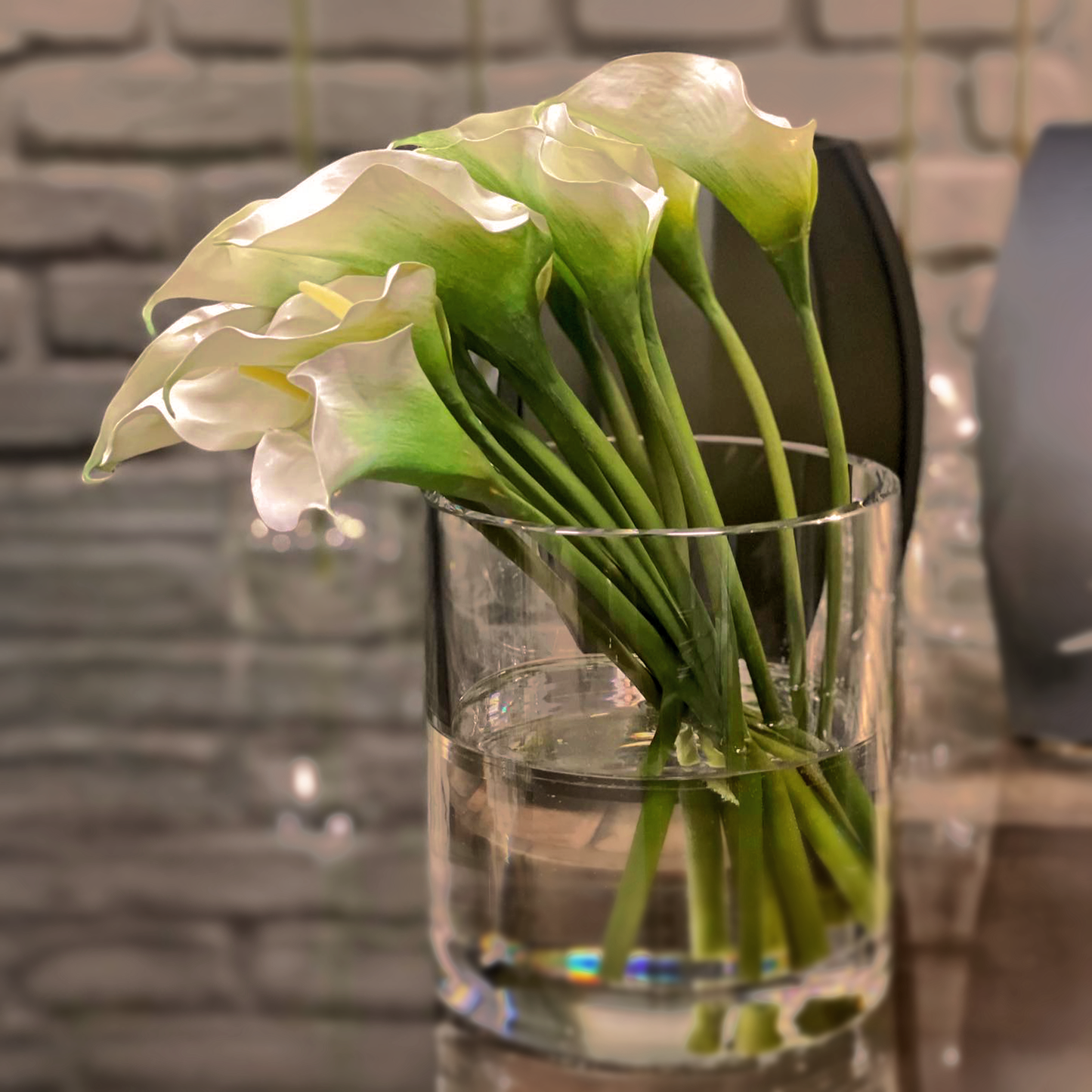 White Callas Cylinder
